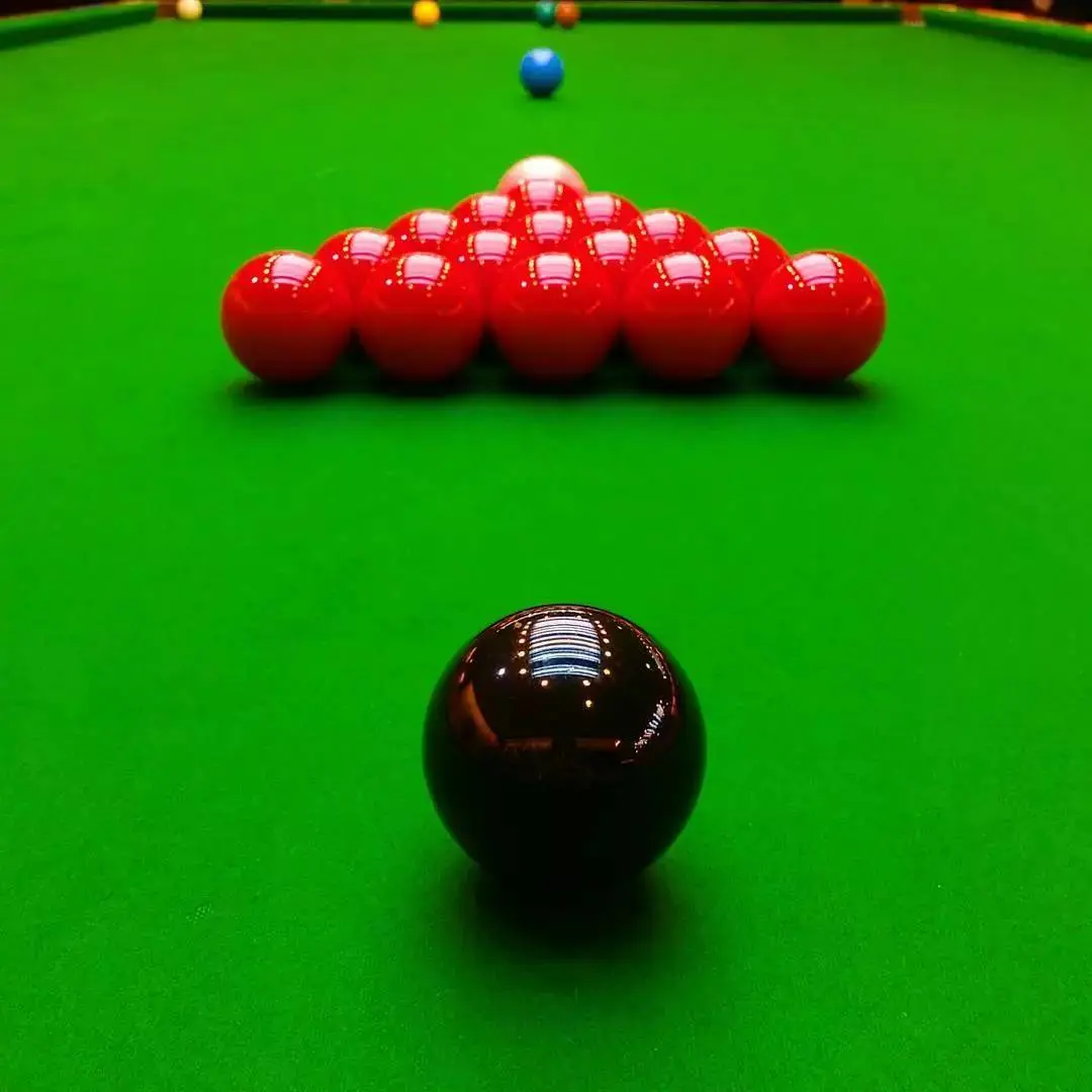 2023斯诺克英格兰公开赛：马克·戴维斯对阵约翰·希金斯的经典对决，体育迷不容错过的紧张时刻